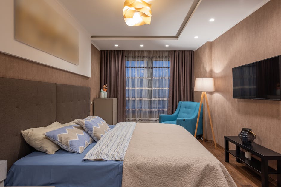 Luxurious hotel bedroom featuring stylish decor and comfortable furnishings in a modern setting.