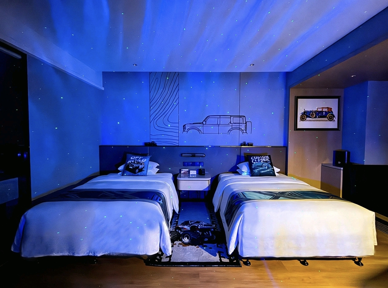 Blue light double bed guestroom at Courtyard Changchun Poly