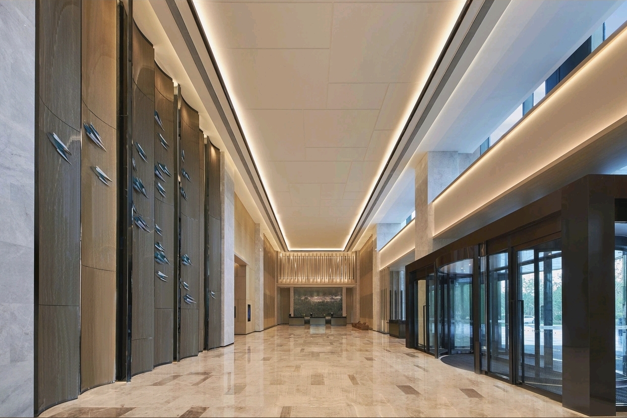 Lobby corridor passageway at Courtyard Changchun Poly