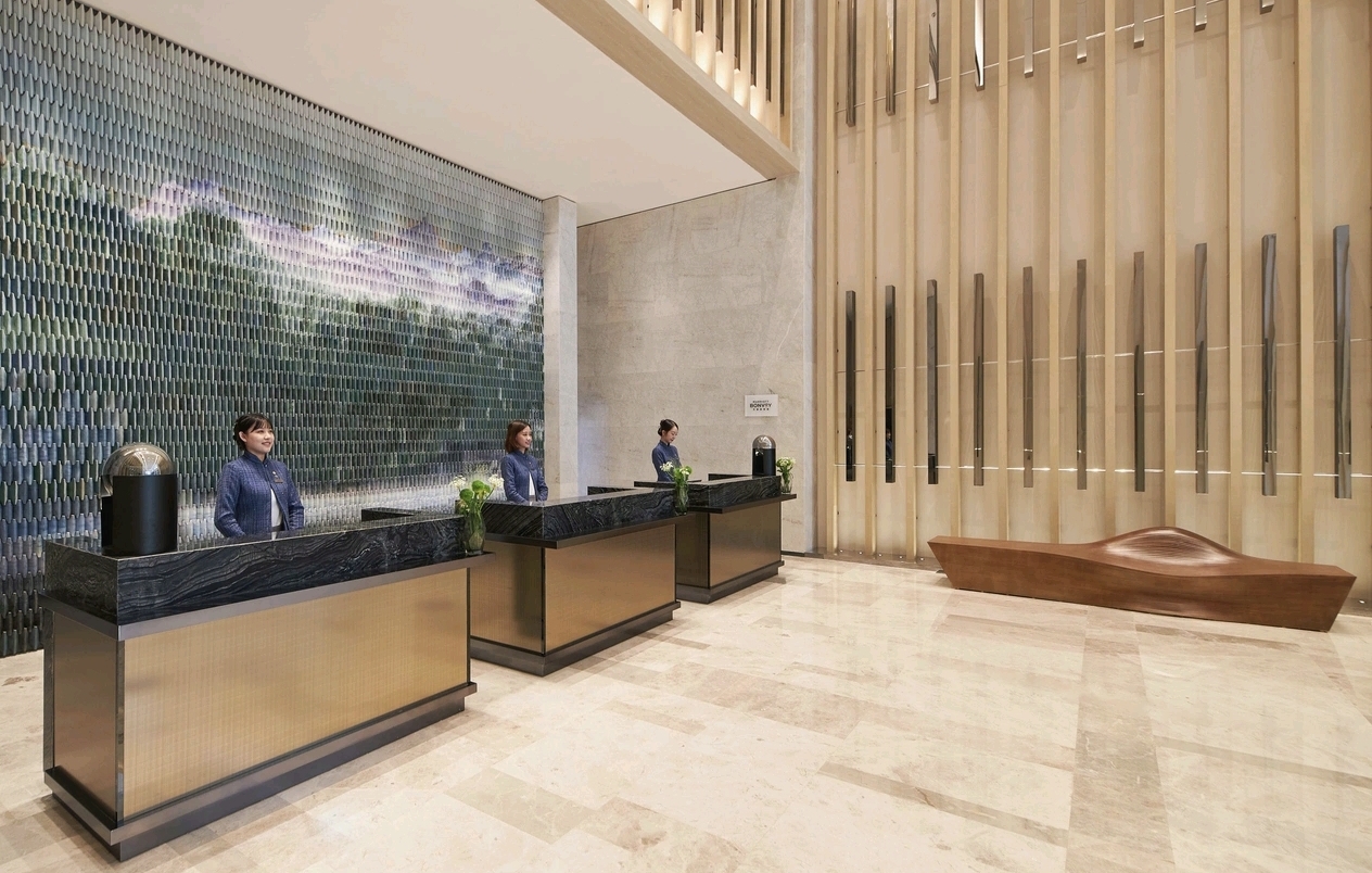 Lobby front reception entrance at Courtyard Changchun Poly