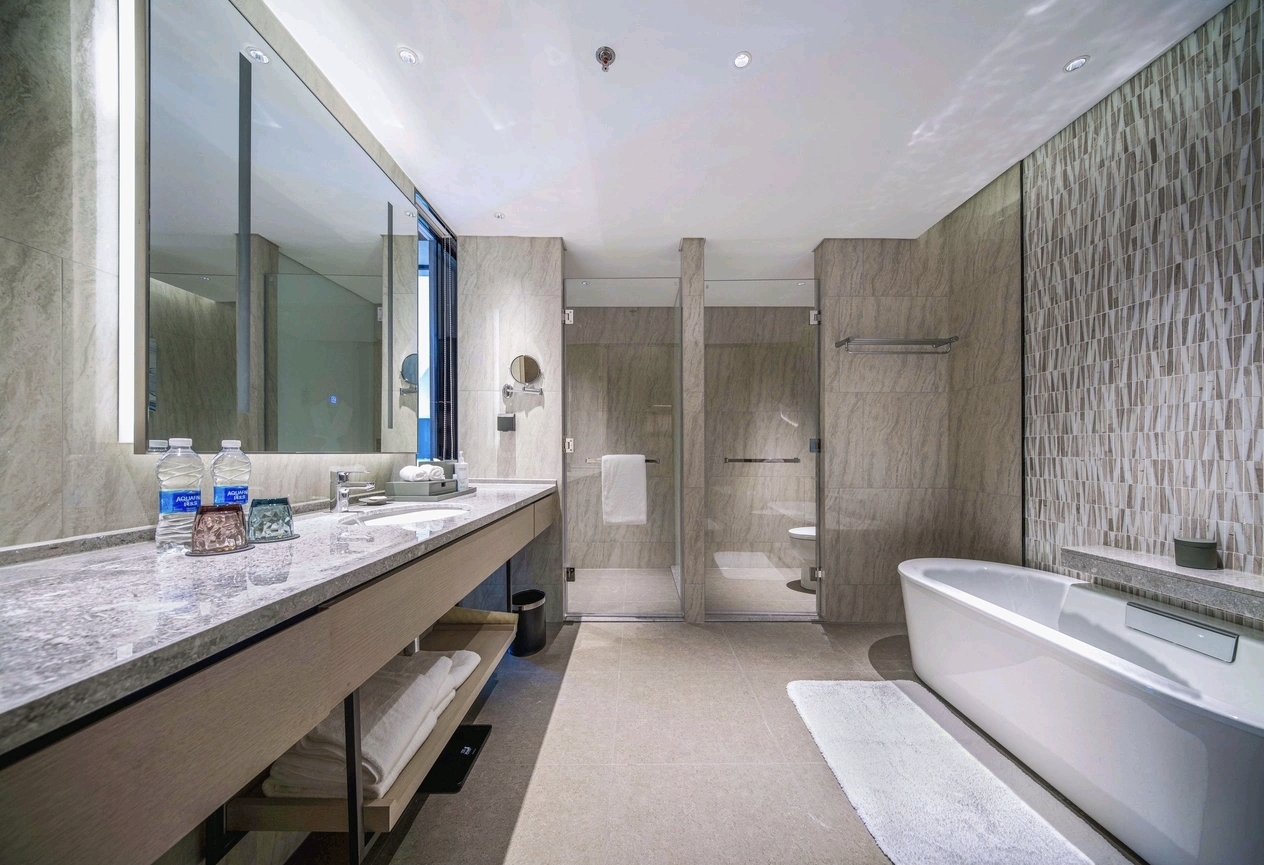 Room bathroom bathtub space at Courtyard Changchun Poly