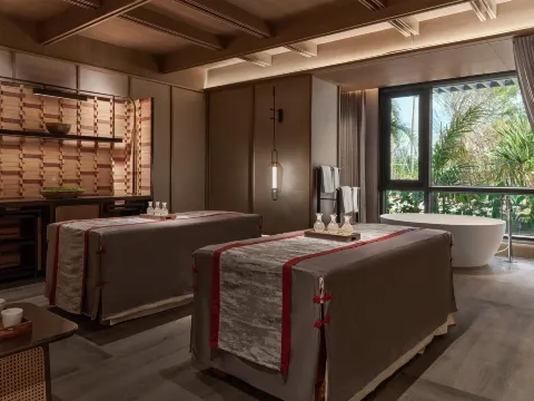 Dhawa Beihai Weizhou Island deluxe suite bedroom — luxury furniture by Zhobai