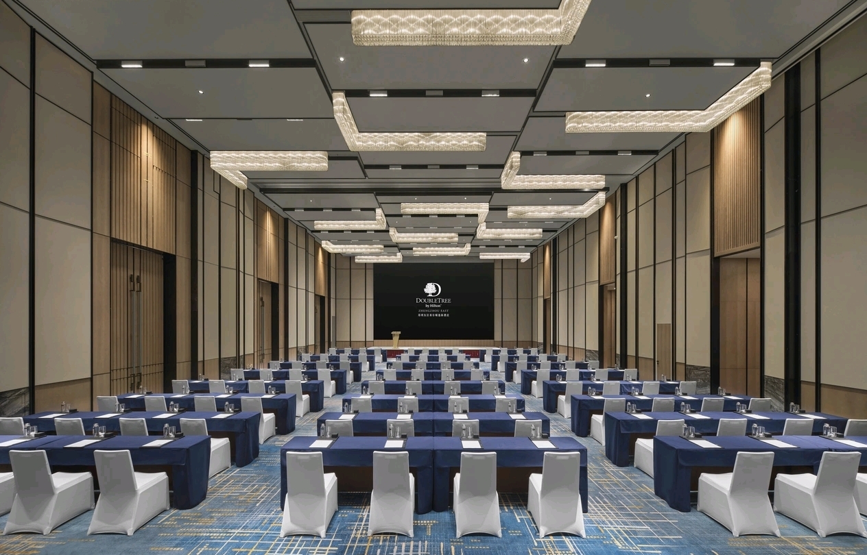 Ballroom theater-style conference at DoubleTree Zhengzhou East