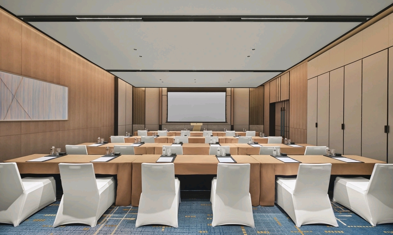 Boardroom long table formal meeting room at DoubleTree Zhengzhou East