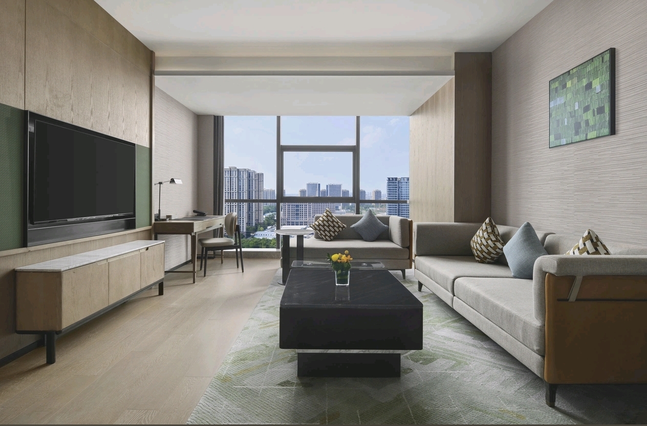 Deluxe King cityview guestroom at DoubleTree Zhengzhou East