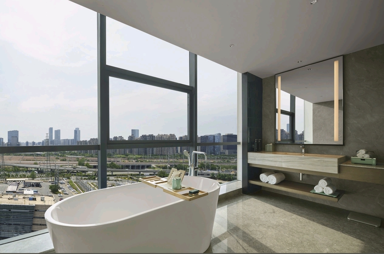 Lake view King room with bathtub at DoubleTree Zhengzhou East
