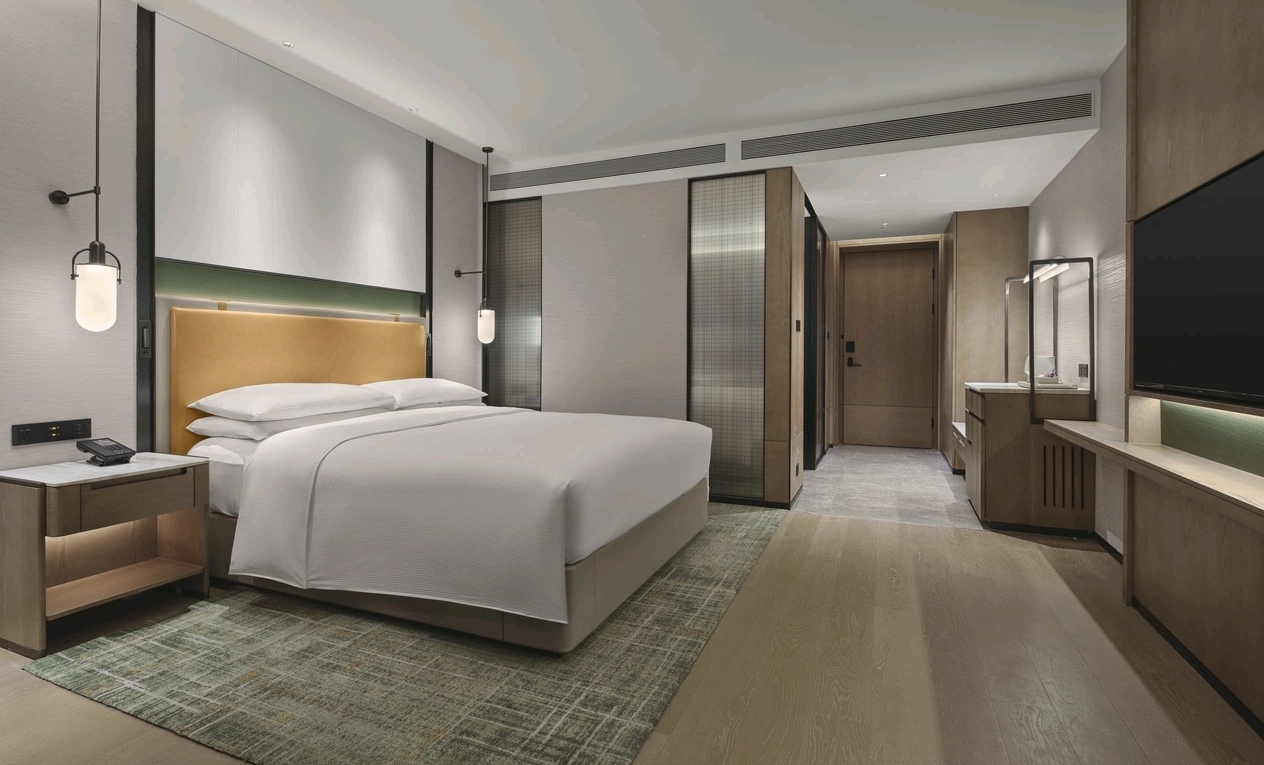 Standard Twin entry hall bedroom at DoubleTree Zhengzhou East