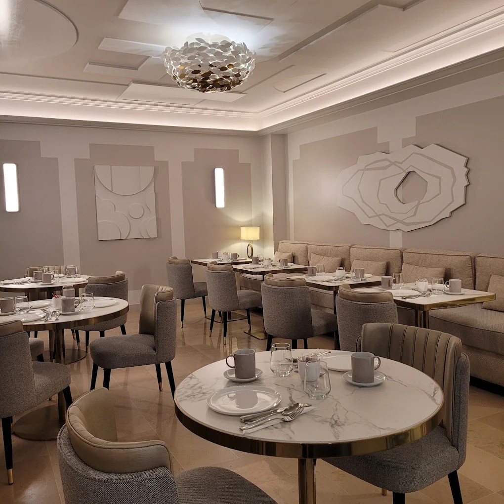 Round table banquet dining room at Hotel Camille Paris
