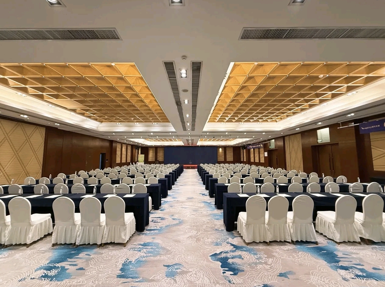 Kempinski Hotel Guiyang large conference aisle hall — event furniture by Zhobai