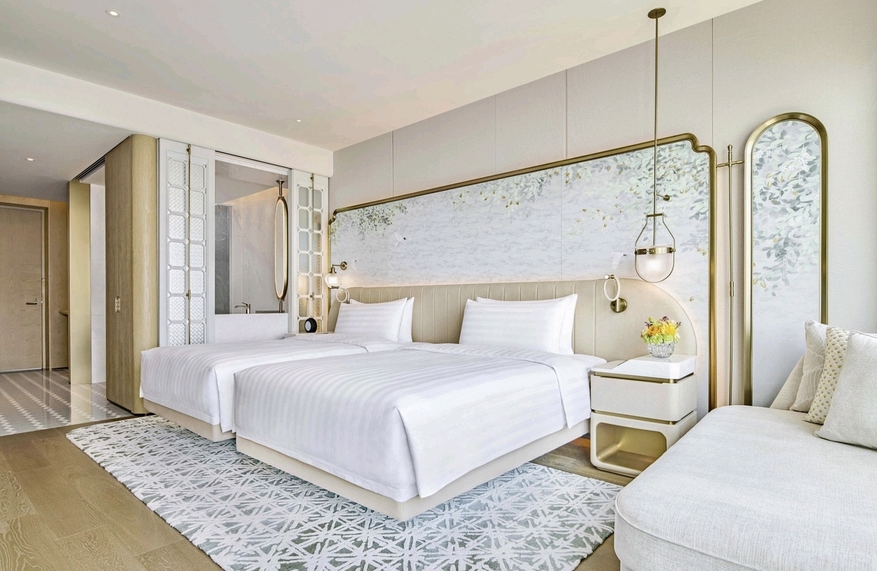 Shangri-La Nanshan Shenzhen deluxe bayview king room — hotel furniture by Zhobai