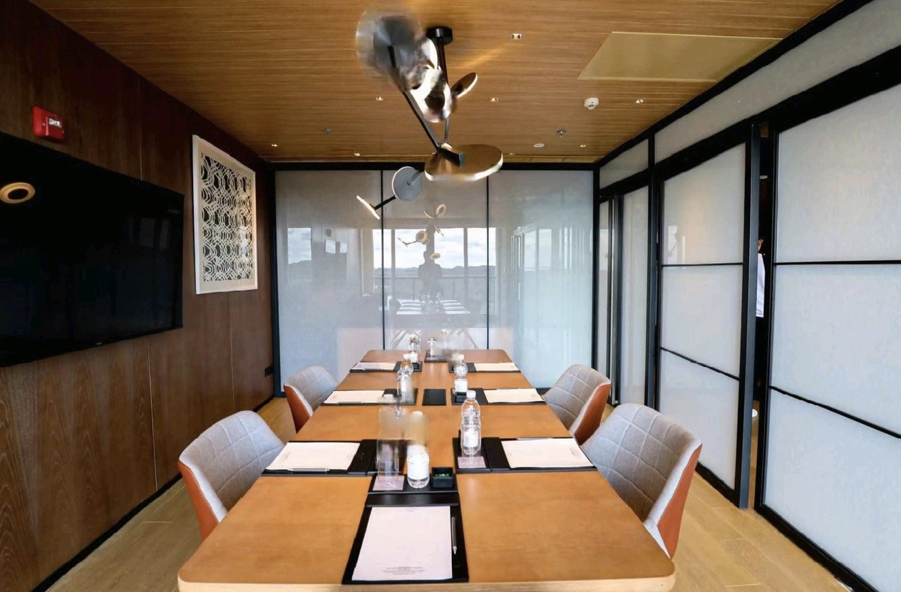 Sheraton Mianyang Xianhai boardroom small meeting table — furniture by Zhobai