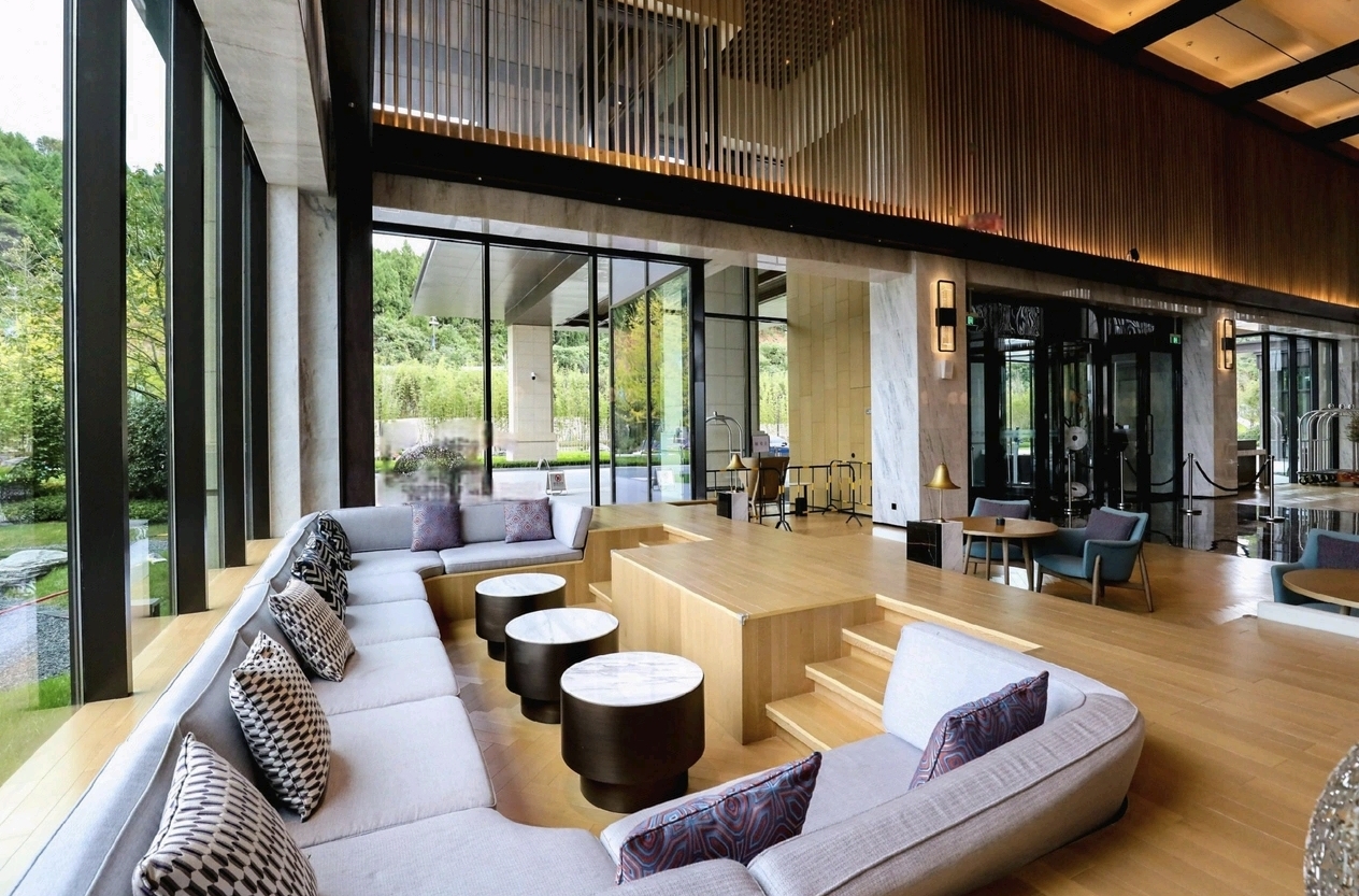 Sheraton Mianyang Xianhai lobby garden sitting area — furniture by Zhobai