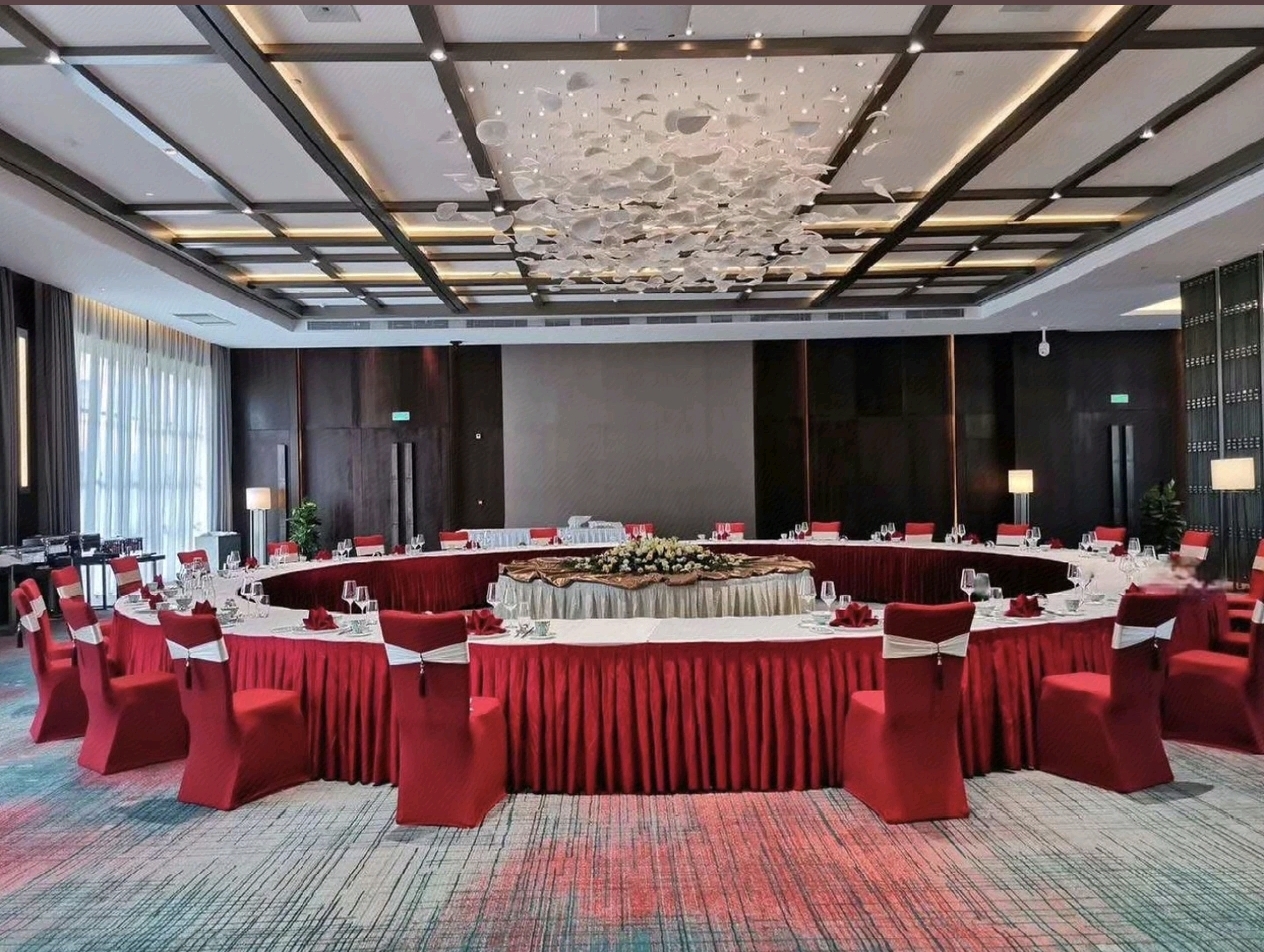 Wyndham Baise Resort banquet hall with red draped table — event furniture by Zhobai