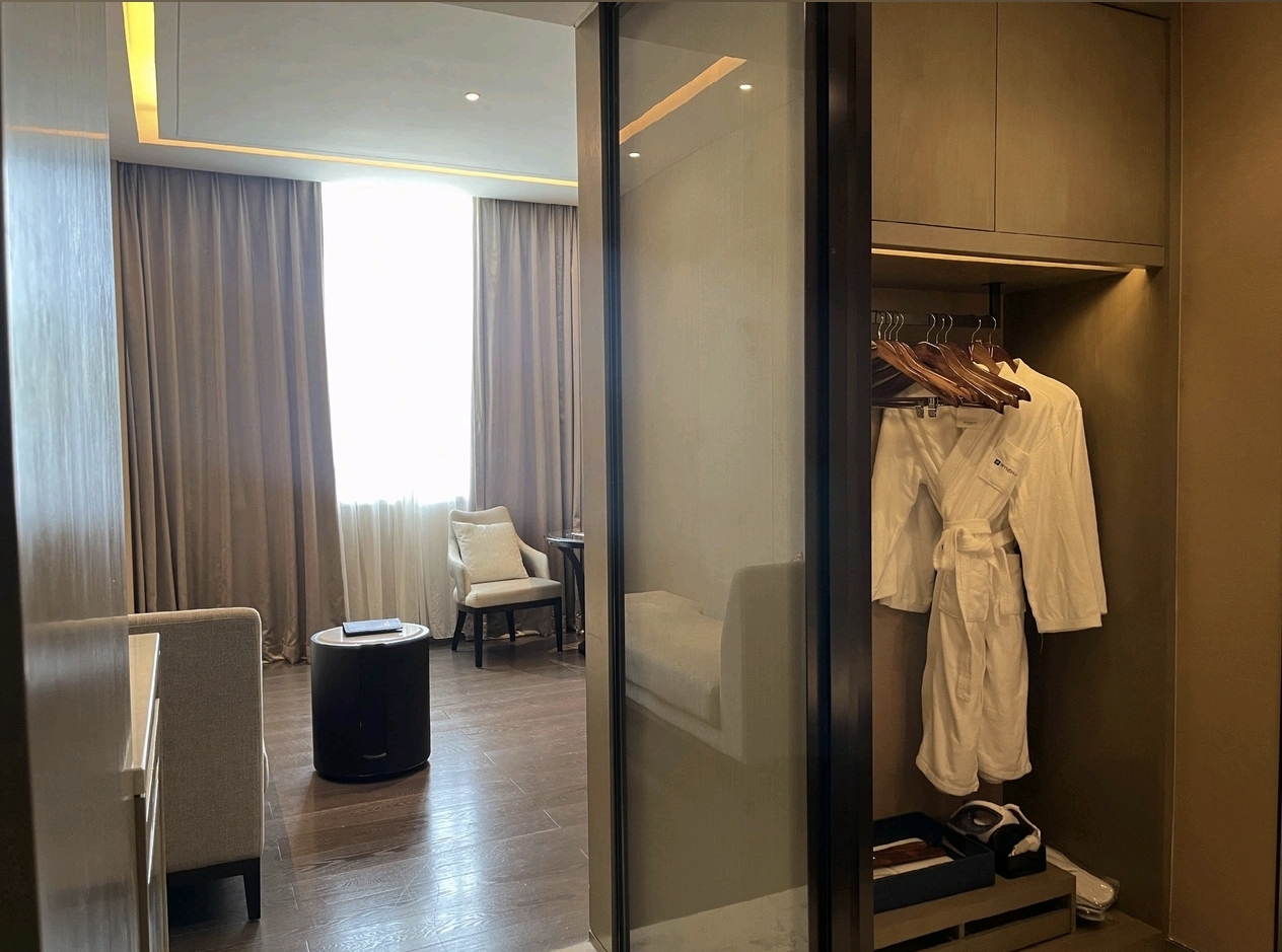 Wyndham Baise Resort room closet and corridor area — wardrobe furniture by Zhobai