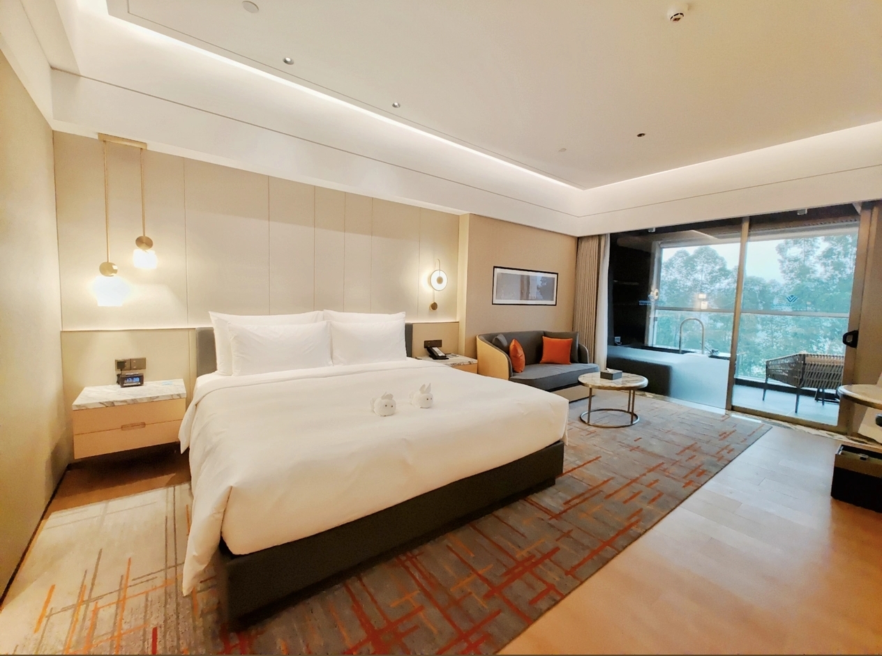 Deluxe King garden view room at Wyndham Grand Zhaoqing