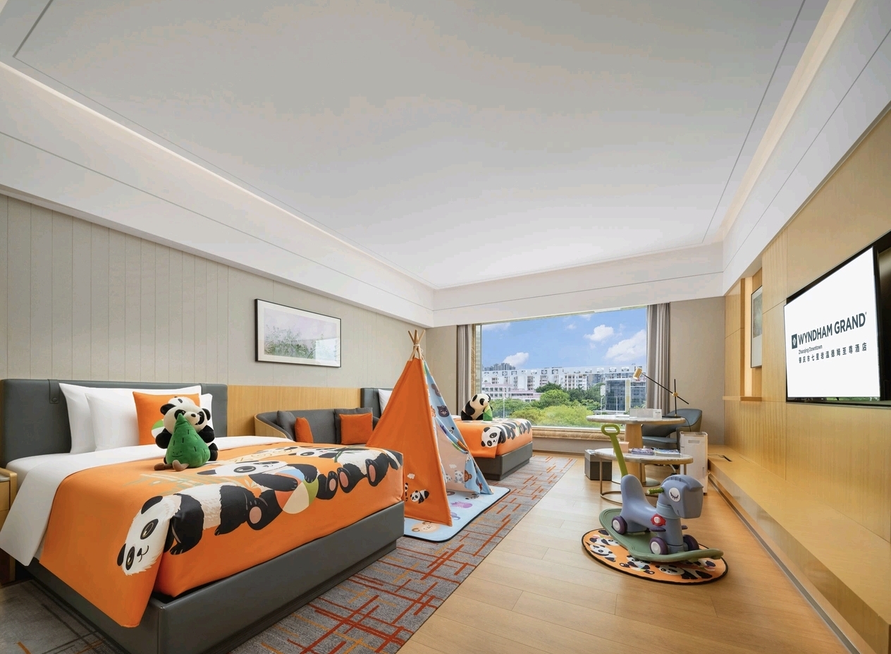 Family kid-themed guestroom at Wyndham Grand Zhaoqing