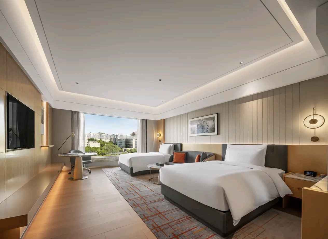 High-floor garden view King room at Wyndham Grand Zhaoqing