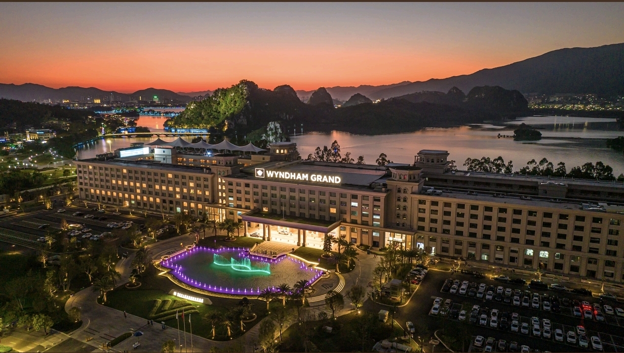 Wyndham Grand Zhaoqing sunset lake panorama exterior