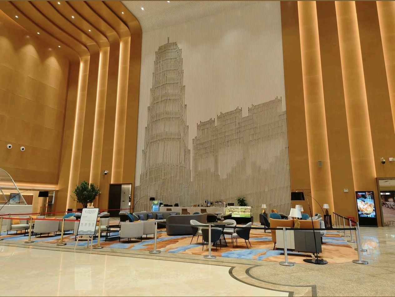 Lobby reception and lounge area at Wyndham Grand Zhaoqing