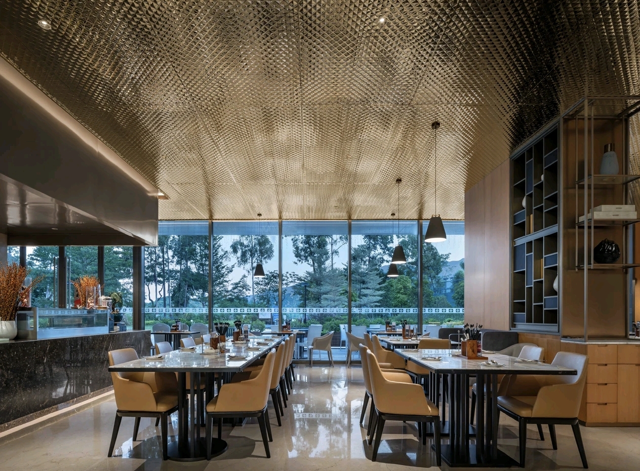 Restaurant garden view dining hall at Wyndham Grand Zhaoqing